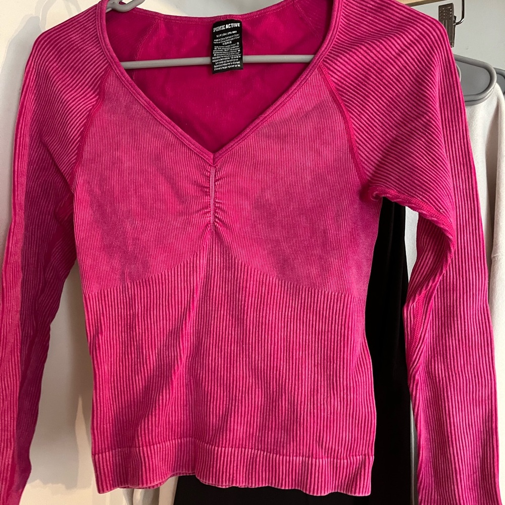 VS pink active top